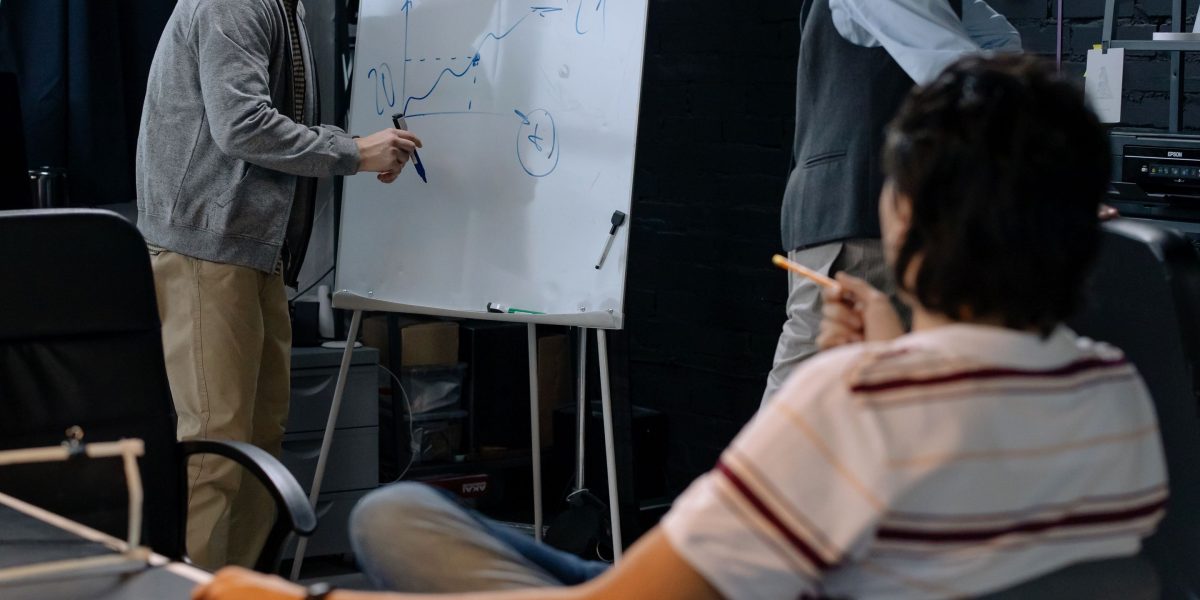 A team collaborates on project planning, emphasizing the importance of structured environment setup and reproducibility.