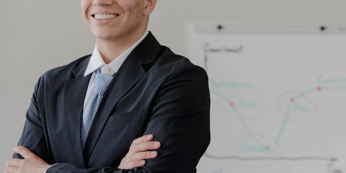 A leader confidently presenting a decision, empowered by clear data intelligence insights.